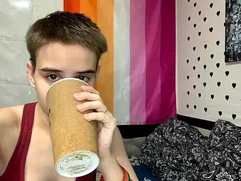 Snapshot of Kim_Ray chatting on 10.31.25 Kim Ray online show from 10.31.25