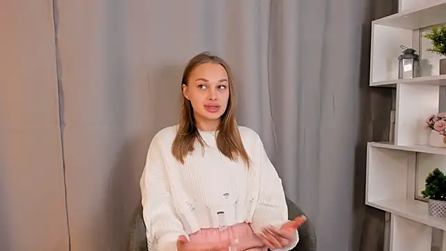 Snapshot of SlyviaCrapo chatting on 10.29.25 SlyviaCrapo online show from 10.29.25