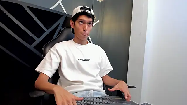 Snapshot of Niick_Carter chatting on 11.10.25 Niick Carter online show from 11.10.25