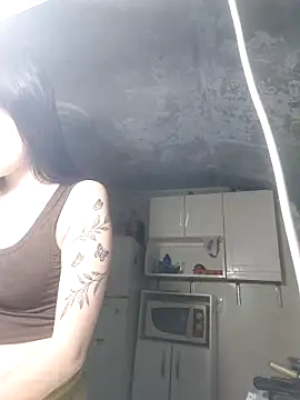 Snapshot of MiluUcrania chatting on 11.07.25 MiluUcrania online show from 11.07.25