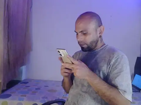 Snapshot of marek_secrett chatting on 11.04.25 marek secrett online show from 11.04.25