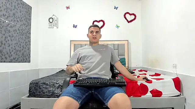 Snapshot of simonkeeler chatting on 11.01.25 simonkeeler online show from 11.01.25