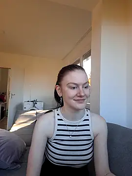 Snapshot of SweetAlice19 chatting on 11.07.25 SweetAlice19 online show from 11.07.25