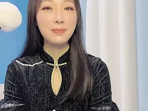 Snapshot of ella55-- chatting on 11.10.25 ella55-- online show from 11.10.25