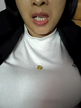 Snapshot of Agine222 chatting on 11.03.25 Agine222 online show from 11.03.25