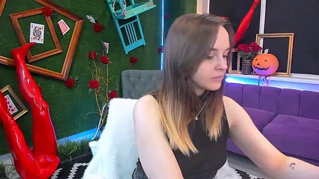 Snapshot of IreneBailey chatting on 10.30.25 IreneBailey online show from 10.30.25