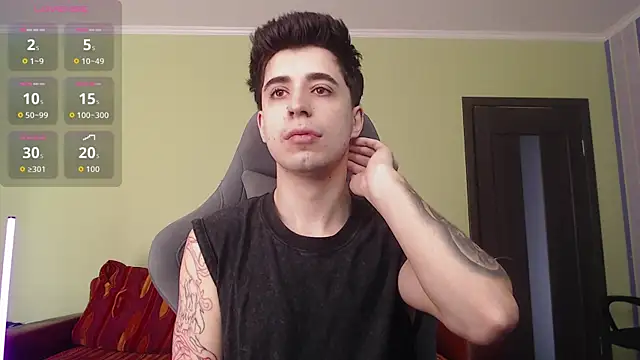 Snapshot of Yofukashii chatting on 11.18.25 Yofukashii online show from 11.18.25