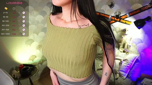 Snapshot of xannybunny_ chatting on 10.30.25 xannybunny online show from 10.30.25