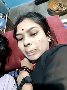 Snapshot of Cute_Arushi chatting on 11.08.25 Cute Arushi online show from 11.08.25