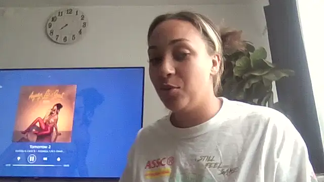 Snapshot of prettylildes chatting on 11.01.25 prettylildes online show from 11.01.25