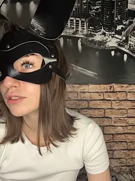 Snapshot of bunnyria1 chatting on 10.31.25 bunnyria1 online show from 10.31.25