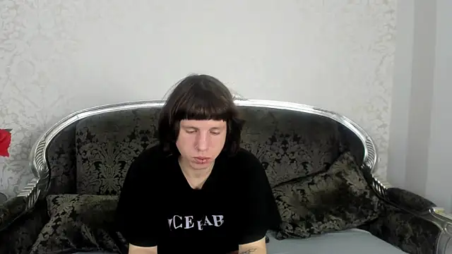 Snapshot of TommyCrown chatting on 10.31.25 TommyCrown online show from 10.31.25