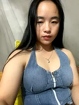 Snapshot of Ngoclan2k chatting on 11.02.25 Ngoclan2k online show from 11.02.25