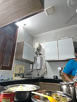 Snapshot of Hot-Sana2 chatting on 10.31.25 Hot-Sana2 online show from 10.31.25