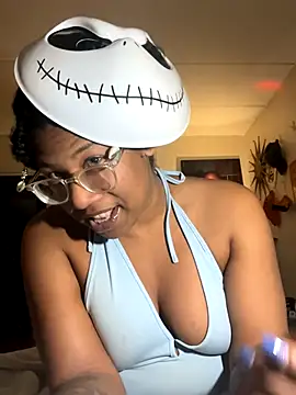 Snapshot of SpoiledLuxuriously chatting on 10.31.25 SpoiledLuxuriously online show from 10.31.25