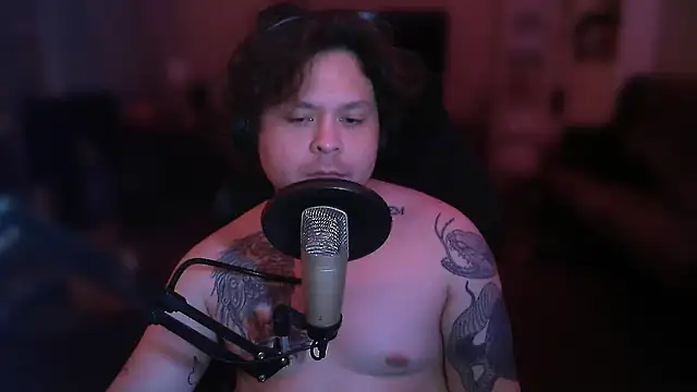 Snapshot of funwithchris chatting on 11.03.25 funwithchris online show from 11.03.25