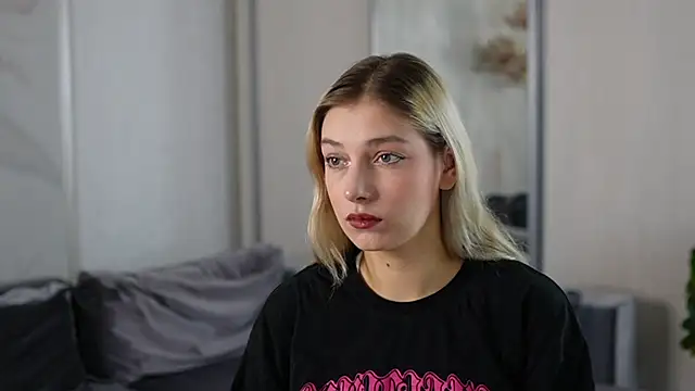 Snapshot of BlushVenom chatting on 11.06.25 BlushVenom online show from 11.06.25