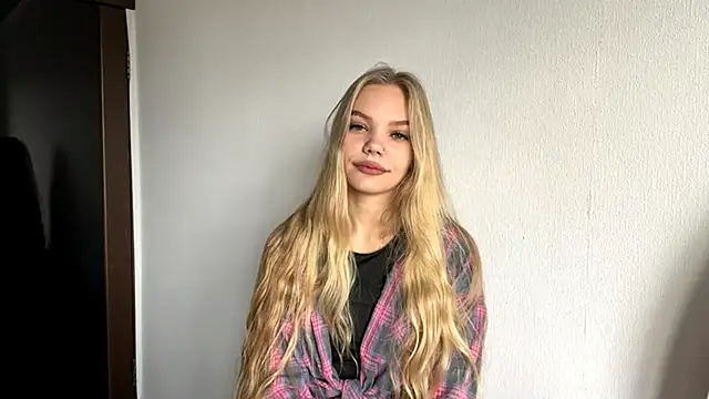 Snapshot of SweetAmelia69 chatting on 11.03.25 SweetAmelia69 online show from 11.03.25