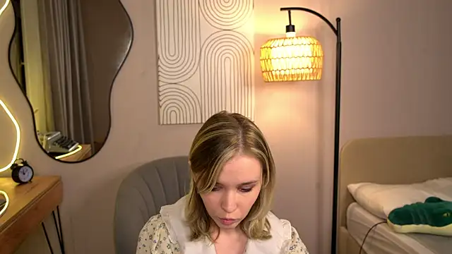 Snapshot of Mini_Ashley chatting on 11.03.25 Mini Ashley online show from 11.03.25