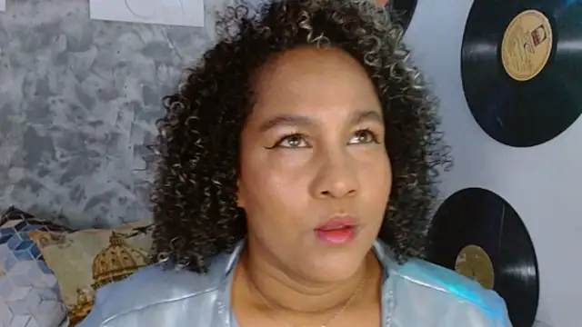 Snapshot of Ambar_foxy chatting on 11.06.25 Ambar foxy online show from 11.06.25