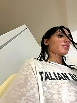 Snapshot of VickyM99 chatting on 11.04.25 VickyM99 online show from 11.04.25