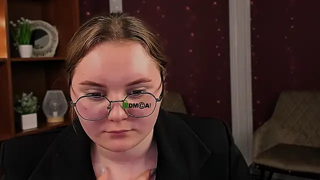 Snapshot of cherry_nya chatting on 11.11.25 cherry nya online show from 11.11.25