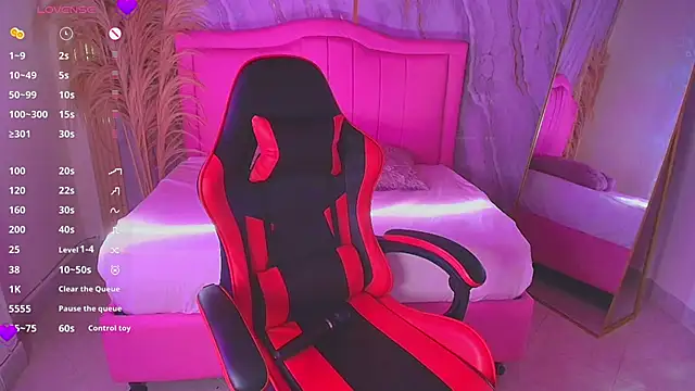 Snapshot of sarahrousse_ chatting on 11.03.25 sarahrousse  online show from 11.03.25