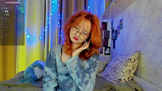 Snapshot of DragonflyLiza chatting on 11.10.25 DragonflyLiza online show from 11.10.25