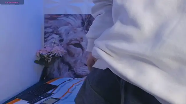 Snapshot of Oliver_paris chatting on 11.16.25 Oliver paris online show from 11.16.25