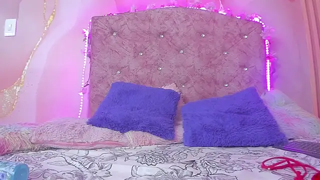 Snapshot of zoe_evil_ chatting on 11.07.25 zoe evil online show from 11.07.25