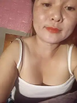 Snapshot of Panda-white chatting on 11.08.25 Panda-white online show from 11.08.25