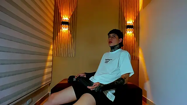 Snapshot of DANTE_ARMSTRONG chatting on 11.08.25 DANTE ARMSTRONG online show from 11.08.25