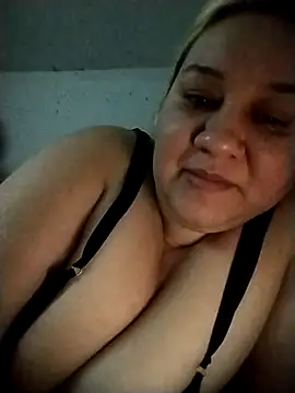 Snapshot of sharon-D chatting on 11.08.25 sharon-D online show from 11.08.25