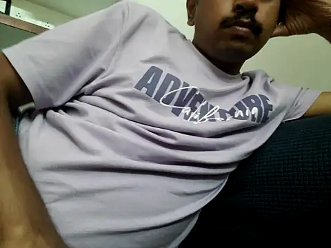 Snapshot of brownguycock chatting on 11.04.25 brownguycock online show from 11.04.25