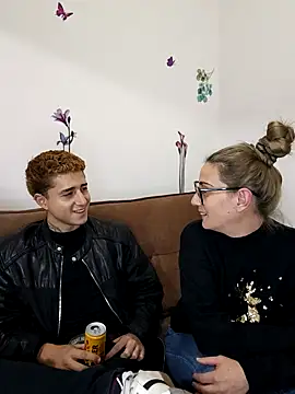 Snapshot of minervaystiven chatting on 11.12.25 minervaystiven online show from 11.12.25