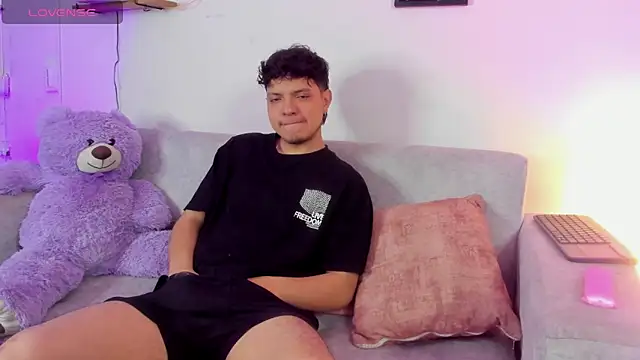 Snapshot of MidNightTouch-21 chatting on 11.08.25 MidNightTouch-21 online show from 11.08.25