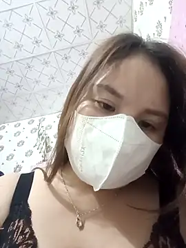 Snapshot of linh-xinh18 chatting on 11.11.25 linh-xinh18 online show from 11.11.25