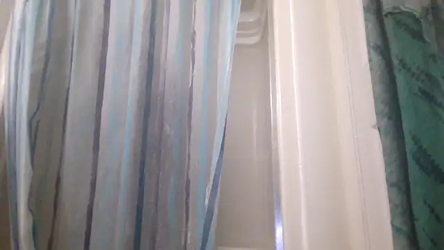 Snapshot of iratherbeunbothered chatting on 11.11.25 iratherbeunbothered online show from 11.11.25