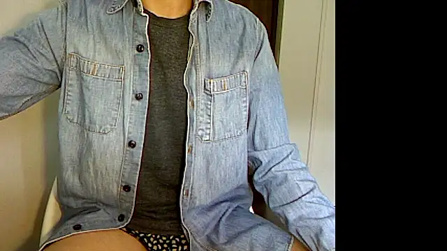 Snapshot of Taro070 chatting on 11.10.25 Taro070 online show from 11.10.25