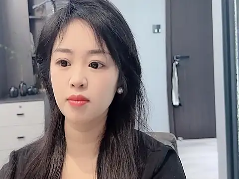 Snapshot of Lucky--Lucy chatting on 11.16.25 Lucky--Lucy online show from 11.16.25