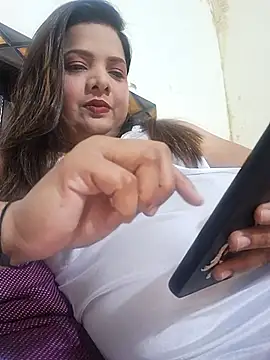 Snapshot of Adorable_Jannet chatting on 11.13.25 Adorable Jannet online show from 11.13.25