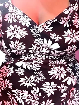 Snapshot of Rihasna chatting on 11.06.25 Rihasna online show from 11.06.25