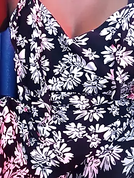 Snapshot of Rihasna chatting on 11.11.25 Rihasna online show from 11.11.25