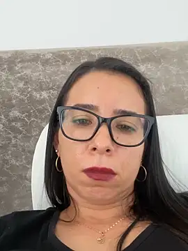 Snapshot of Vicky_ro chatting on 11.13.25 Vicky ro online show from 11.13.25