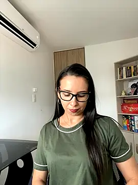 Snapshot of Vicky_ro chatting on 11.14.25 Vicky ro online show from 11.14.25