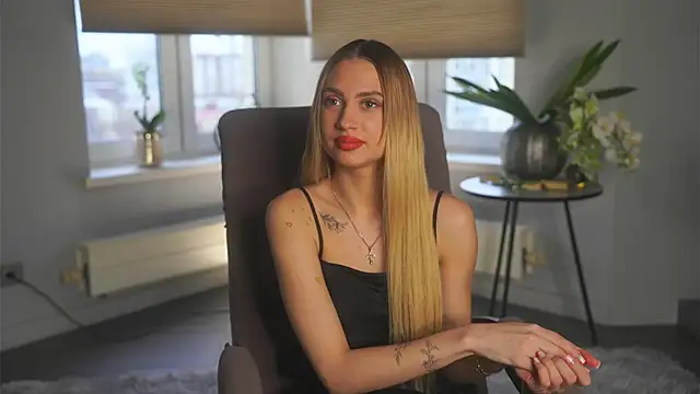 Snapshot of FreidaLerew chatting on 11.07.25 FreidaLerew online show from 11.07.25