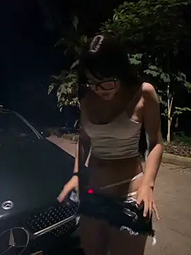 Snapshot of zevellez chatting on 11.08.25 zevellez online show from 11.08.25