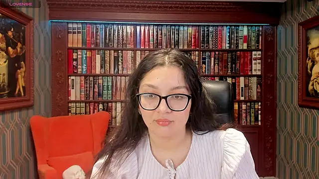 Snapshot of ZarifaEastWonder chatting on 11.08.25 ZarifaEastWonder online show from 11.08.25