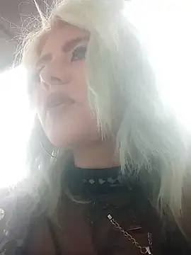 Snapshot of Hollywouldd chatting on 11.10.25 Hollywouldd online show from 11.10.25