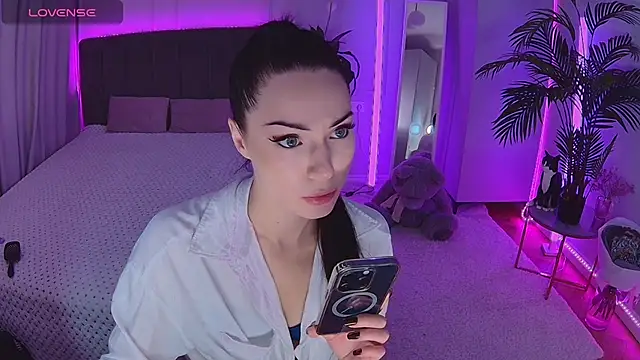 Snapshot of Alisa_Rai chatting on 11.14.25 Alisa Rai online show from 11.14.25